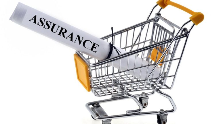 découvrez les raisons de la hausse des tarifs d'assurance et comment mieux gérer vos contrats pour optimiser vos dépenses.