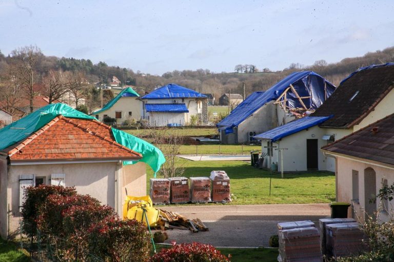 découvrez l'augmentation des assurances habitation en 2026 avec une hausse de 6 à 7%, et son impact spécifique sur les villes moyennes. préparez-vous aux changements et gérez au mieux vos contrats.